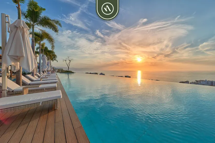 Oceanview Condo with Amazing Rooftop Pool - Gym - Image 1