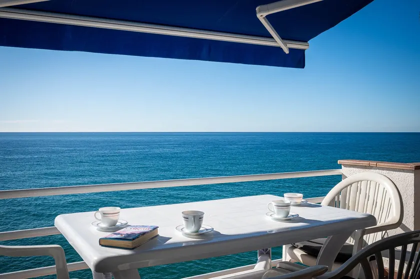 AT305 Great sea views, Canyadell beach - Image 1