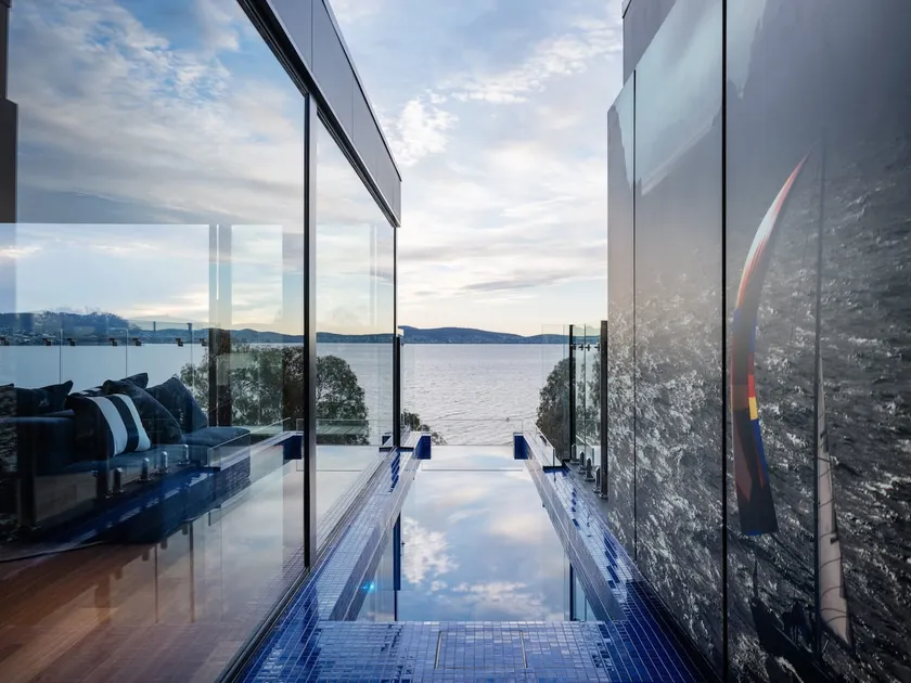 'Hobart' - Waterfront penthouse with private heated pool - Image 1