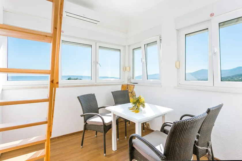 Apartamento totalmente equipado con terraza | Vistas al mar - Image 1