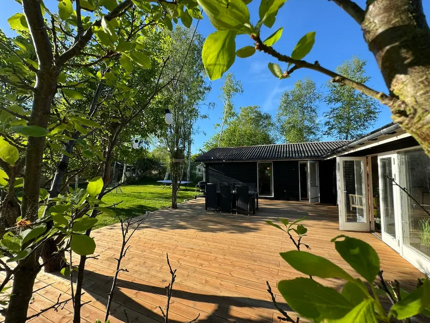 Cottage with large terrace & garden • 6 guests - Image 1