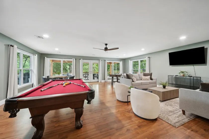 Stunning modern lakefront home, boat slip, pool ta - Image 1