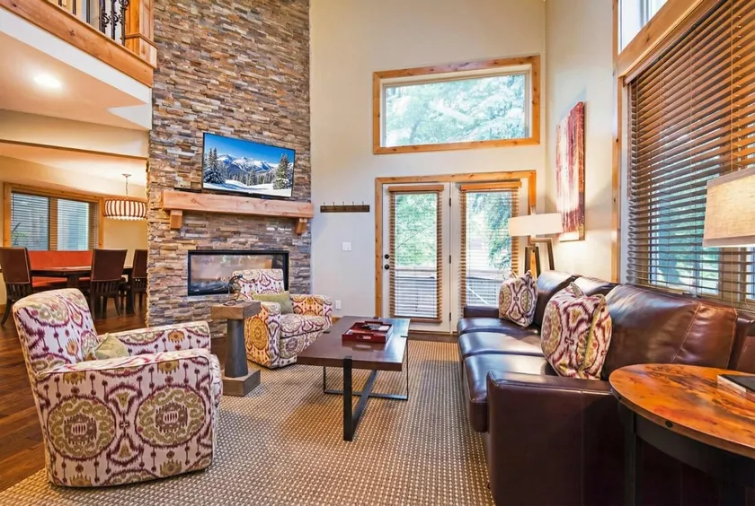 3BR Mountain Retreat Ski Hike and Private Hot Tub - Image 1