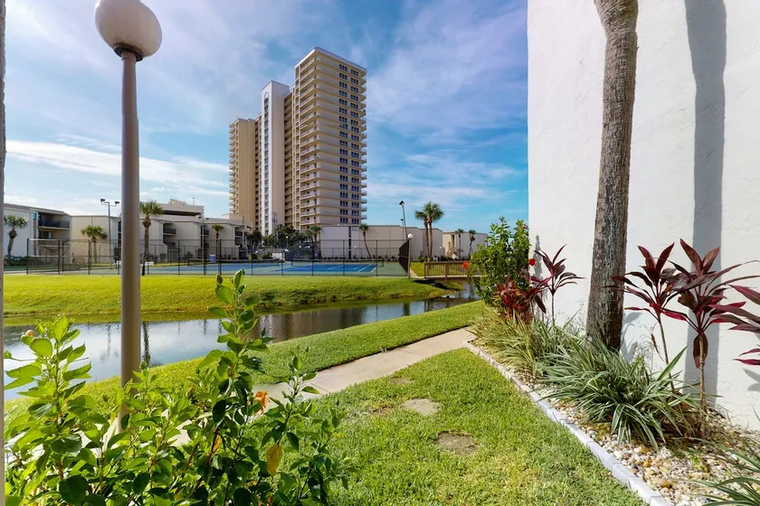 Charming, dog-friendly condo with a pool, tennis, - Image 1