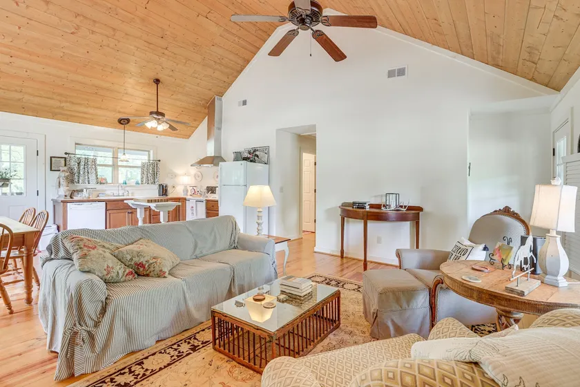 Charming Lawley Cottage: Deck, Fire Pit & Yard! - Image 1