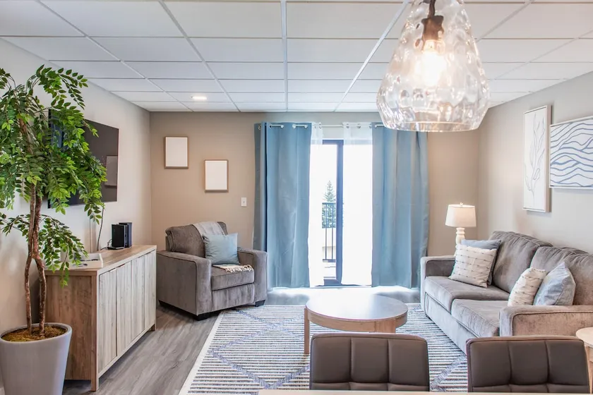Shore View Downtown Apt, Heirloom Vacations - Image 1