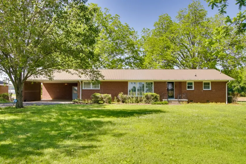 Dog-friendly Lexington Retreat: Step-free Access! - Image 1