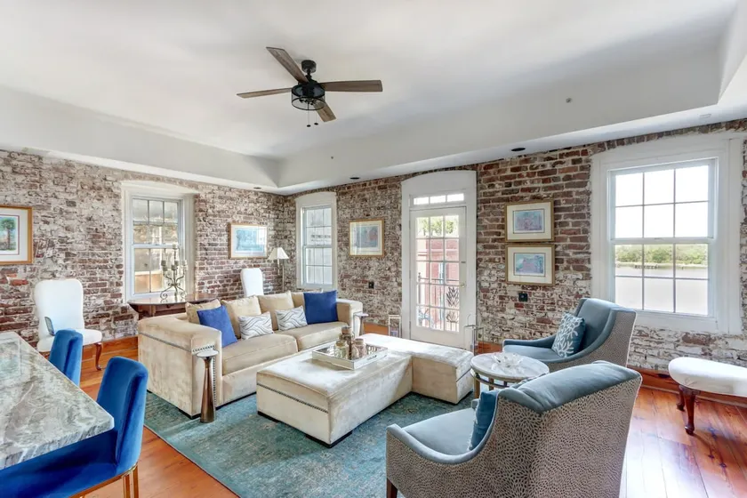 The Riverfront Loft, Charming | River Views - Image 1