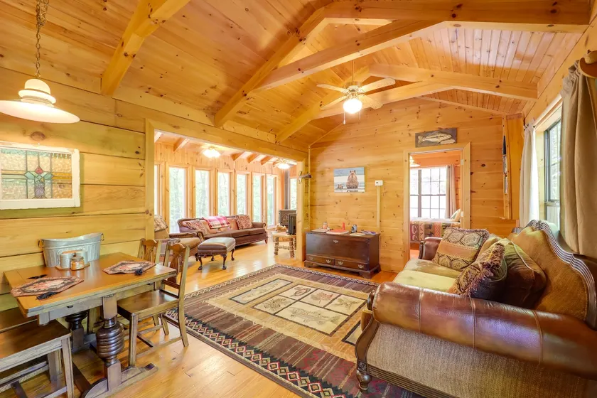 Near Hiking! Couple's Retreat w/ Hot Tub in Marion - Image 1