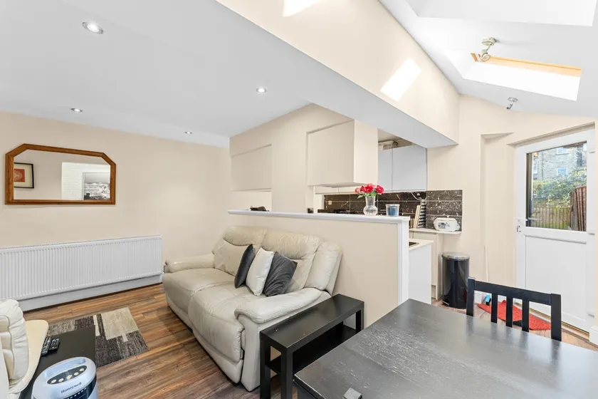 3 Bed Garden Flat, 5 Min to Shepherd's Bush - Image 1
