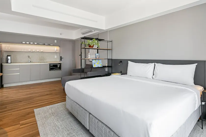 Studio with king-size bed near the beach - Image 1