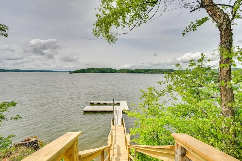 Fox Berry Hill -Lakefront w/Dock, Launch & Hot Tub - Image 1