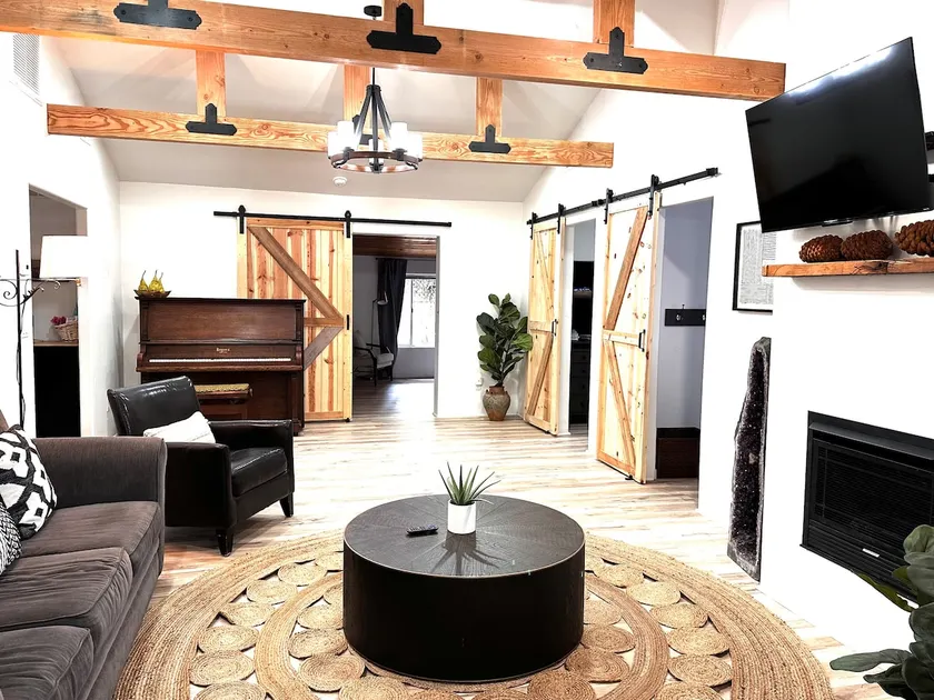 Farmhouse in Beautiful Upper Ojai - Image 1