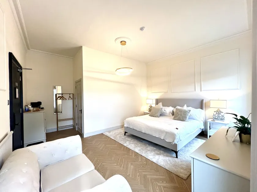 9 Bedroom all Ensuite- Exclusive Use - Image 1