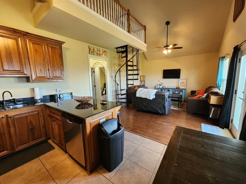 Easy Walk to Beach and Sunset Views at Villa H - Image 1