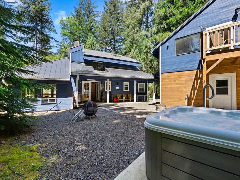 Custom-Built Lodge, Hot Tub, Dog Ok! - Image 1