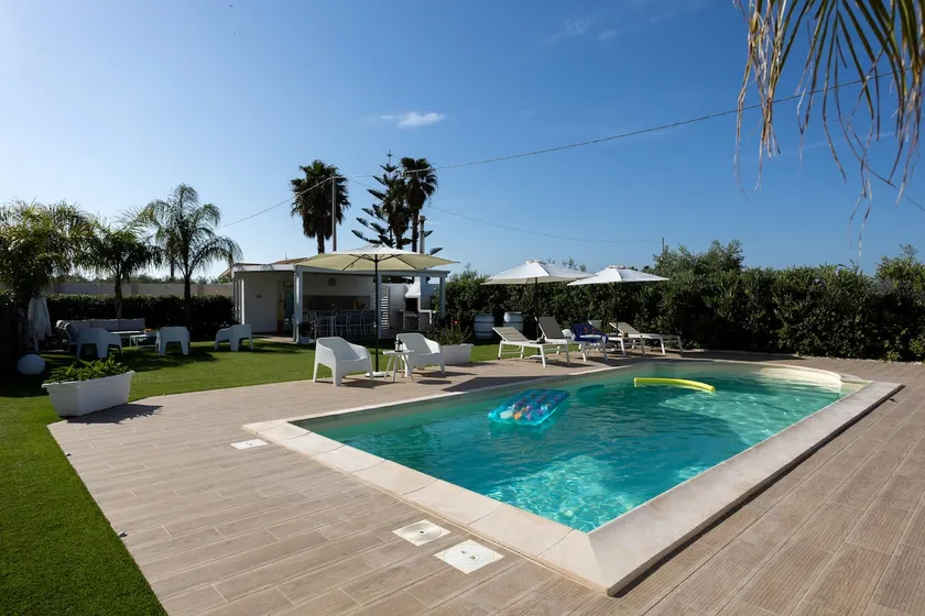 Ferienhaus 'Torre Del Mare' mit privatem Pool, privater Terrasse und WLAN - Image 1
