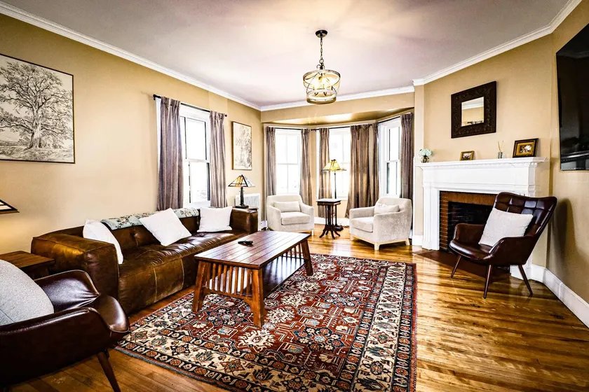7 Bed Historic Home for Group Stays - Image 1