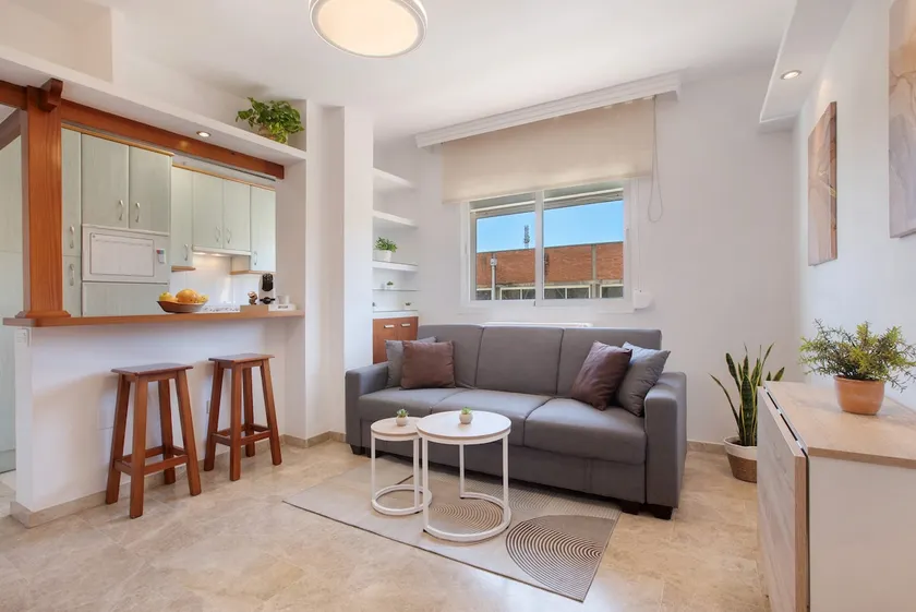 Carlos Haya Apartment - Image 1