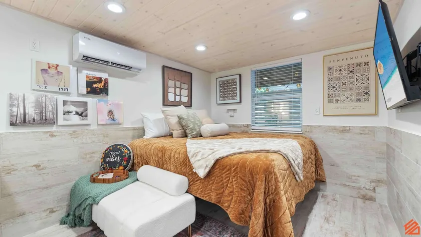 Swiftie Suite Beach Getaway Studio - Image 1