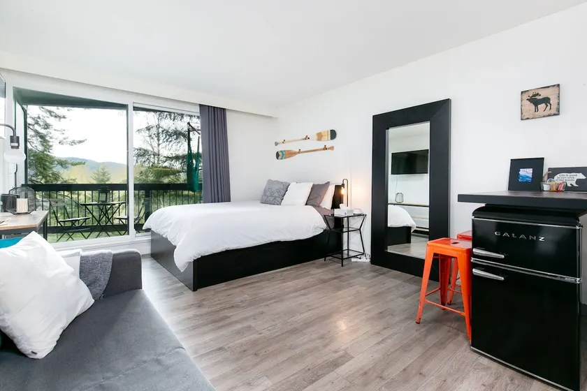 Super Cute Studio Condo walking distance to - Image 1