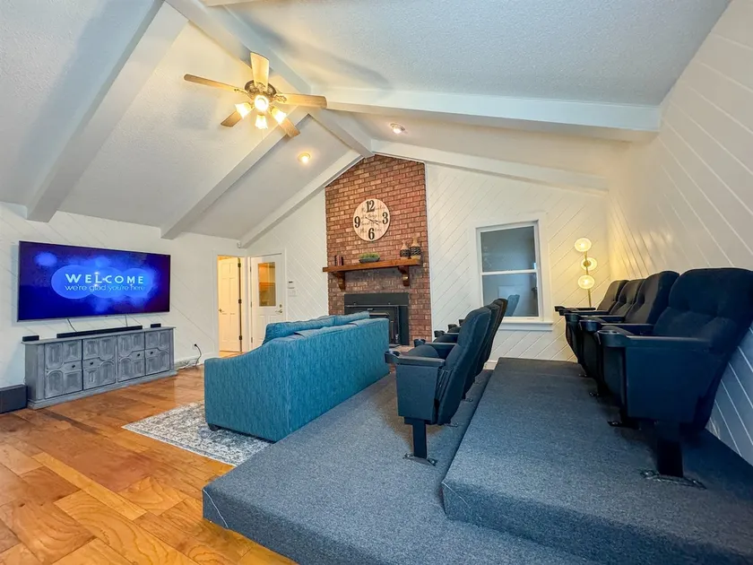 HUGE Theater Room~ Private Farm Stay- Sleeps 10 - Image 1