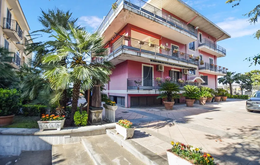 Penthouse with a view of Vesuvius - Image 1