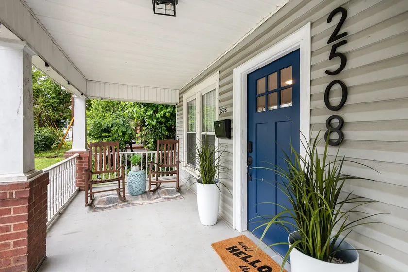 Walkable City Trendy Hideout for Foodies - 3BR-2BA - Image 1