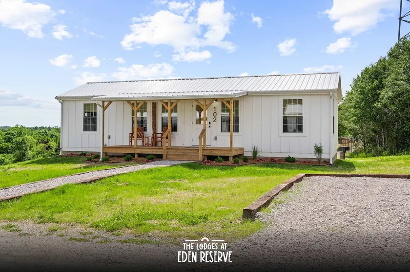 Lodge 102 at Eden Reserve—Safari Cabin Near Ark - Image 1