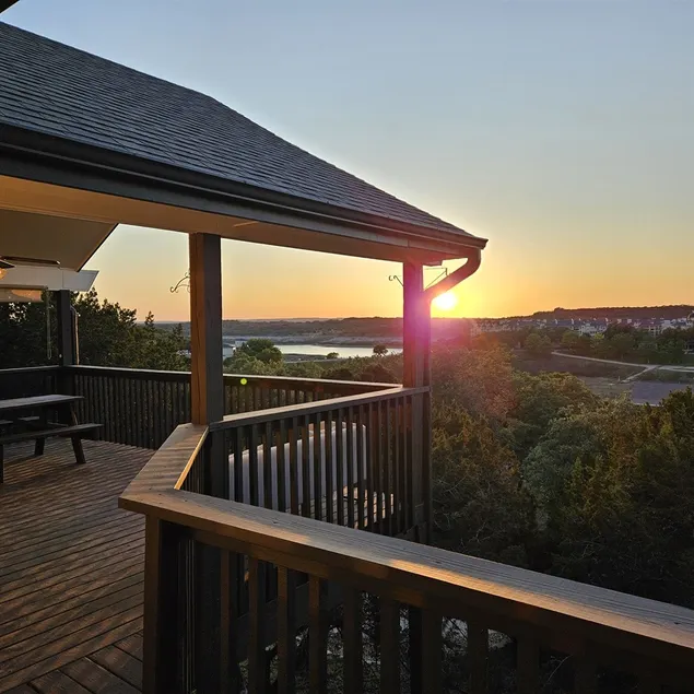 Lakeview Retreat • Cold/ Hot Tub • Couple Escape - Image 1