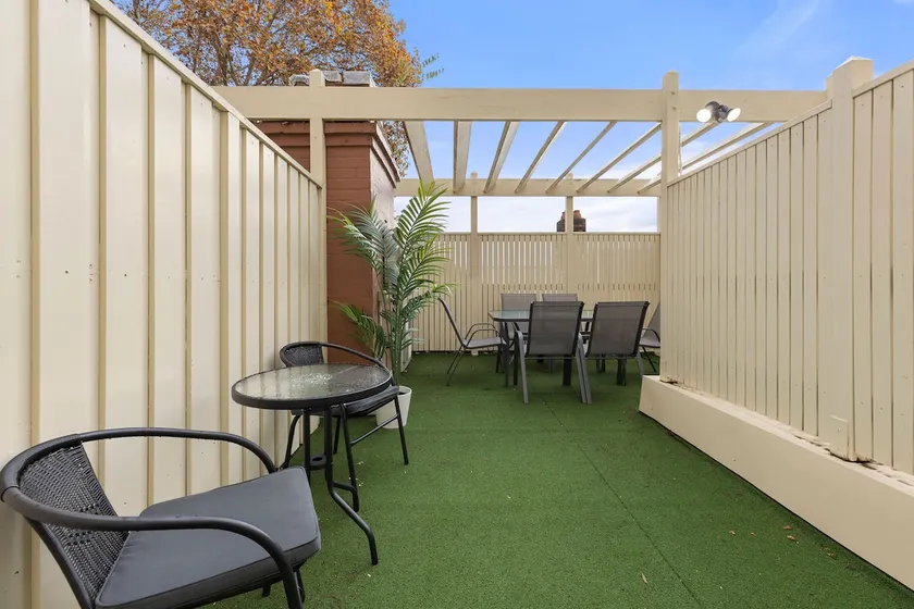 Perfect Holiday Home with Private Rooftop - Image 1