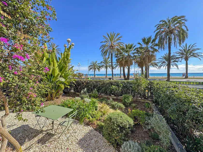 Cosy Sea Front Garden Nice - Image 1