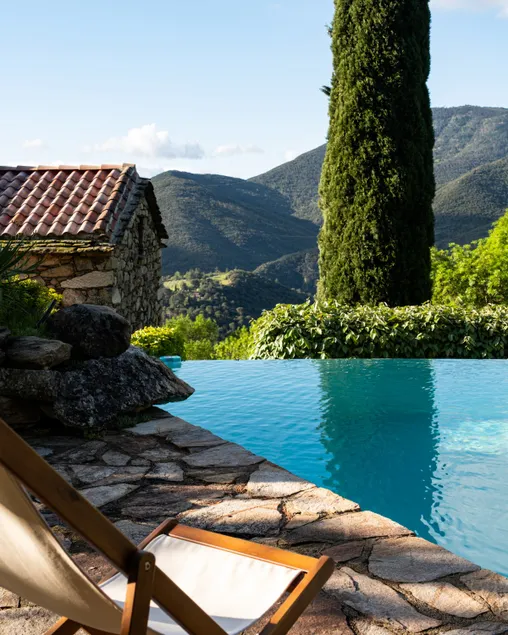 Style, comfort & nature with pool & views - Image 1