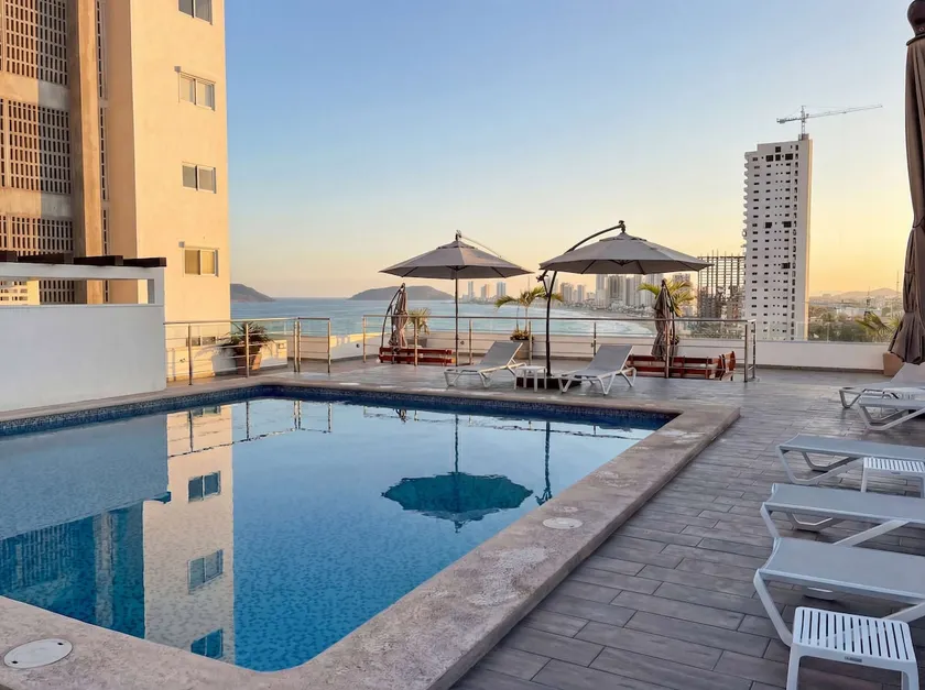 Family-Friendly Apartment near Malecon & Pool - Image 1