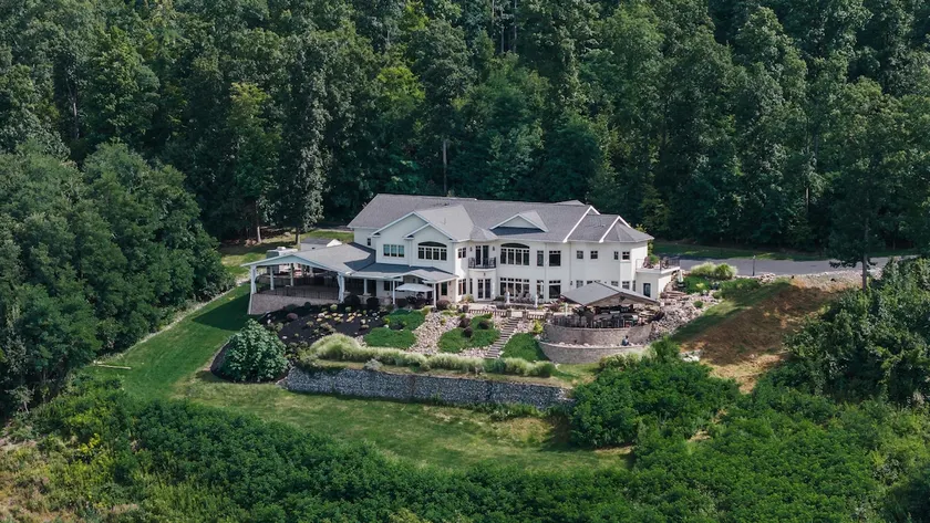 The Villa:5 bed, hot tub, theatre, game room - Image 1