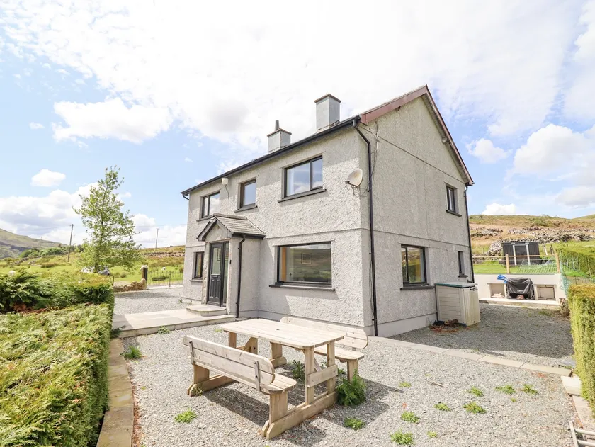 Hen Dy Craig Yr Ronwy - Image 1