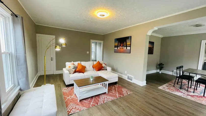 The Stargazer Sunroom 2bedroom in West CLE - Image 1