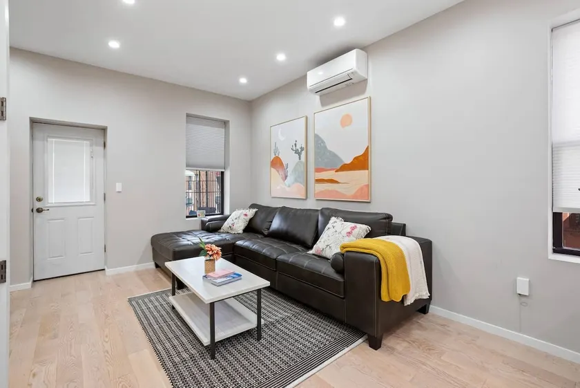 3-Bedroom Urban Haven Close to Subway - Image 1