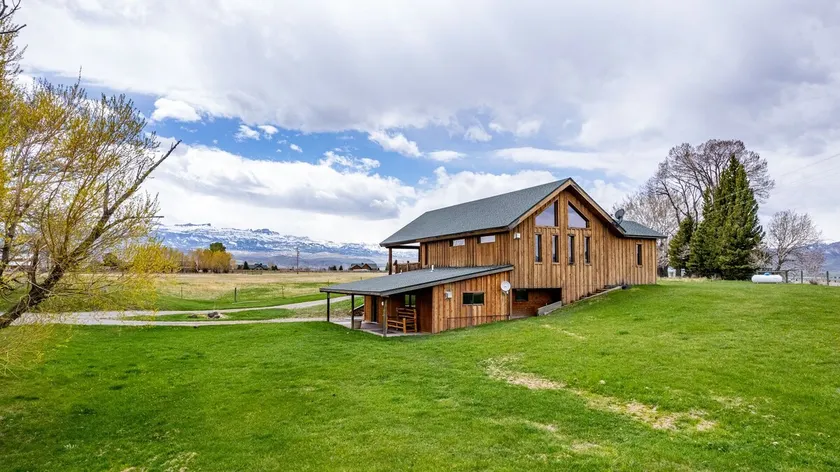 Southfork Sky-Pet Friendly, Mountain & Lake Views - Image 1