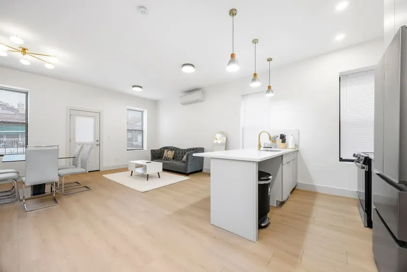 Subway Splendor: New Duplex Oasis - Image 1
