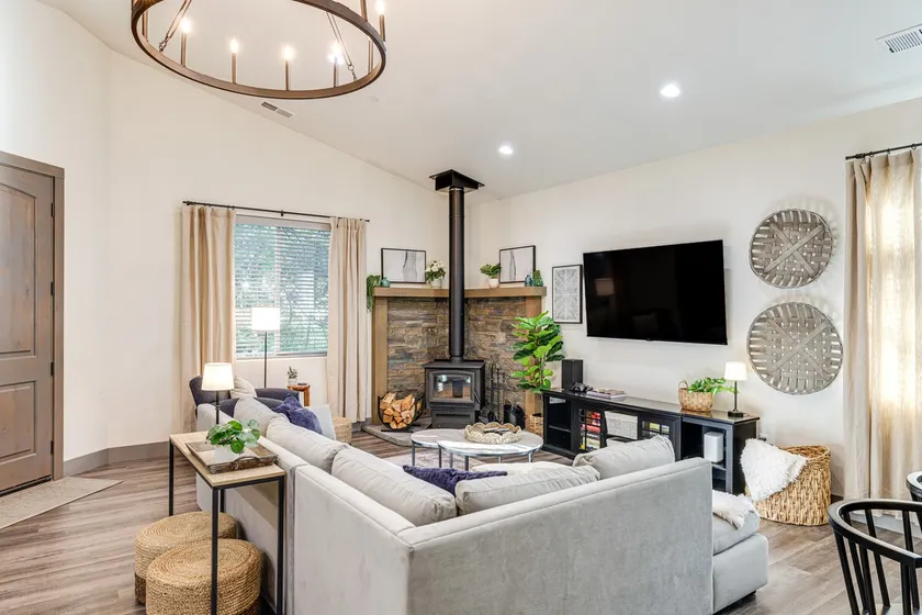 Game Room & Patio: Picturesque Home in Sonora - Image 1