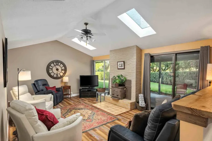 Incredible Singe Level Layout w/ Immaculate Fenced - Image 1
