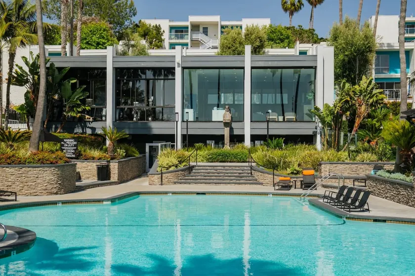 Beachside Bliss: Cozy 1BR Steps away from the Sand - Image 1