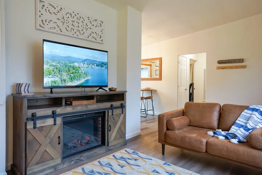 Charming Midtown Cottage | Walkable & Cozy - Image 1
