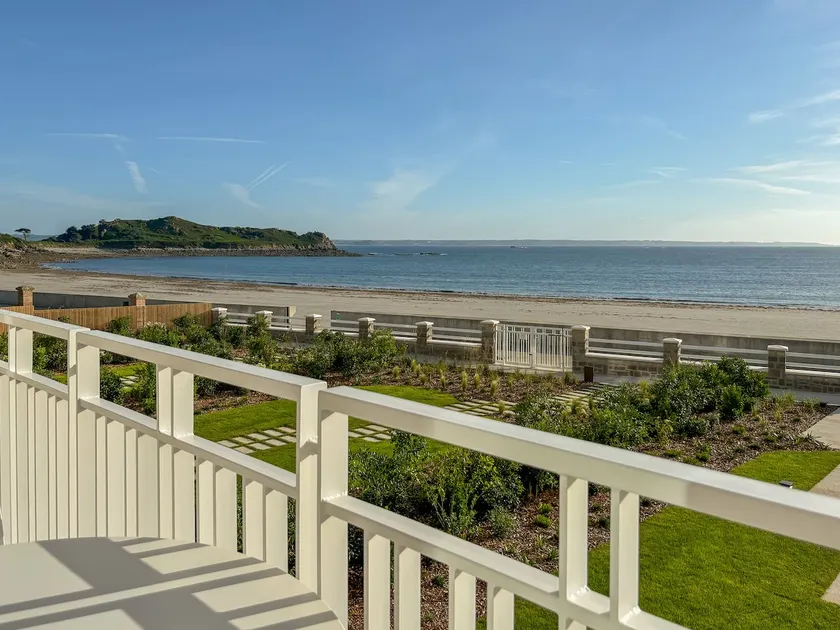 Bréhat T3, beach access and view - Image 1