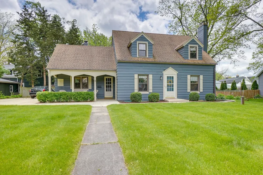 Walkable Thiensville Retreat Near Hiking! - Image 1