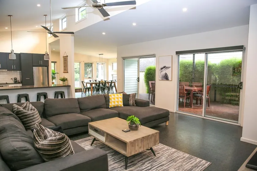 Decked Out At Bright - Modern and pet friendly - Image 1