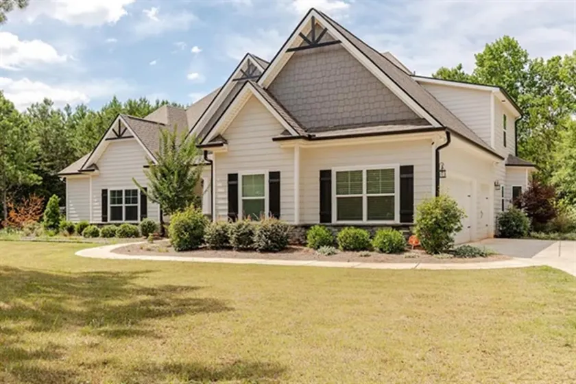 Senoia Luxury Home • Master on Main • Chef Kitchen - Image 1