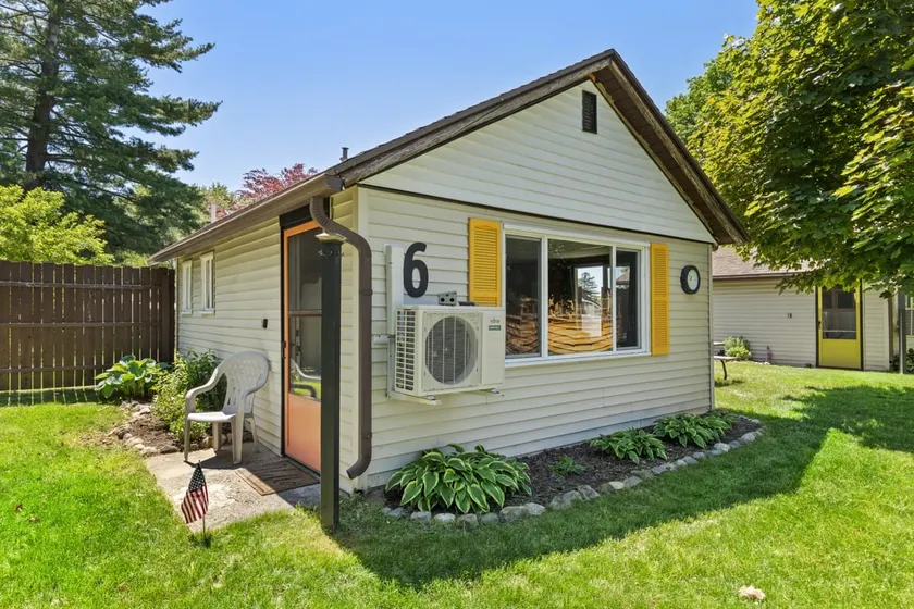 Cozy Cabin for 2- Small walk from Chippewa Lake - Image 1