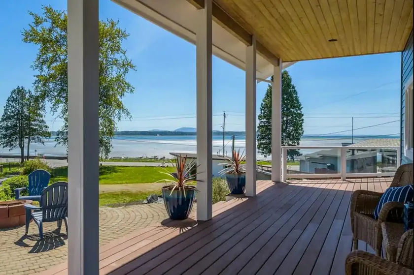 Close to beach BBH 8233 - Image 1